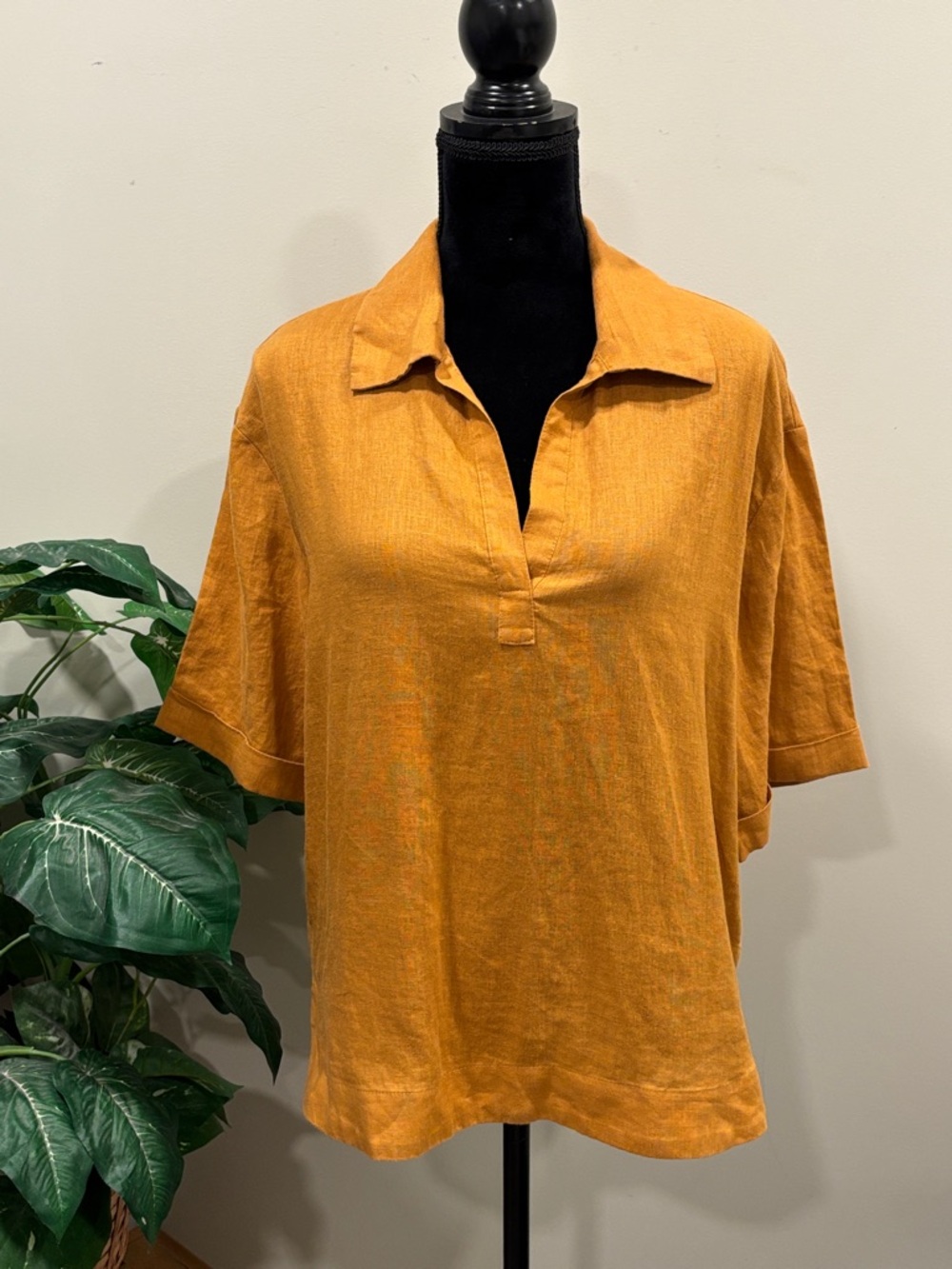 Magaschoni Linen Short Sleeve V-Notch Collared Popover in Golden Rod